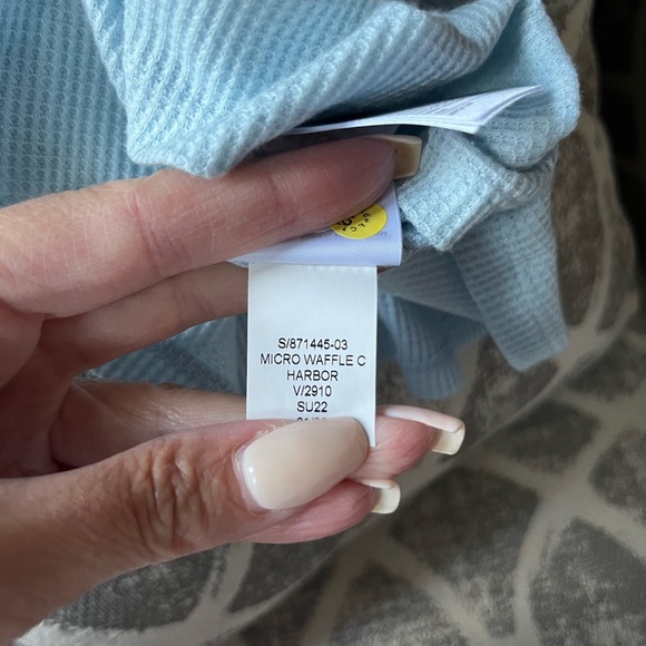 GAP MEDIUM MICRO WAFFLE HARBOR TANK TOP NWT cropped!! - Picture 4 of 5